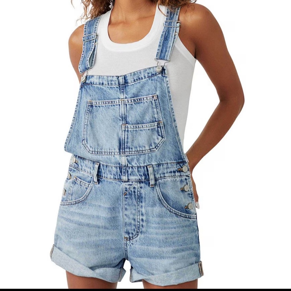 Free People
Ziggy Square Neck Sleeveless Frayed Cuffed Hem Shortall Overalls